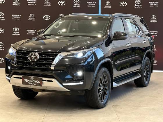 TOYOTA HILUX SW4 2.8 D-4D TURBO DIESEL SRX 7L 4X4 AUTOMÁTICO